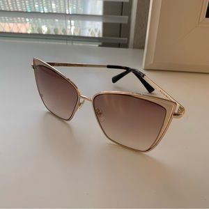 **SOLD Quay Sunglasses